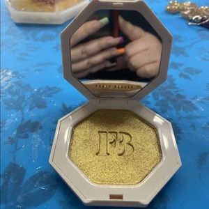 Fenty Beauty Highlighter